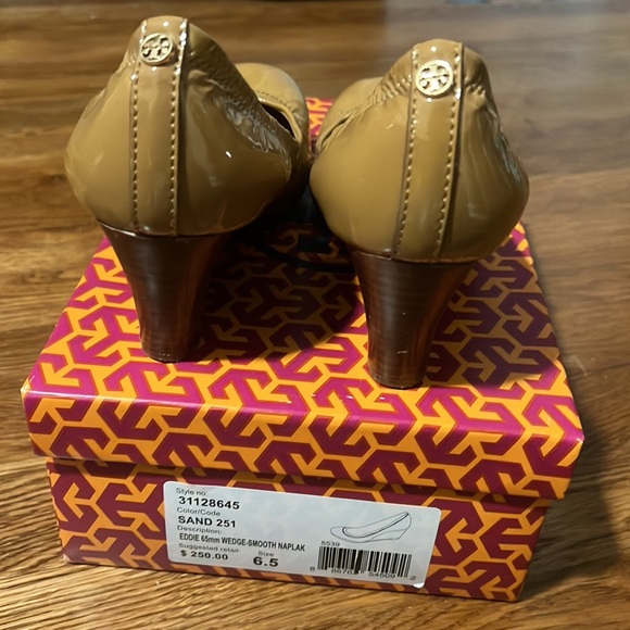 Tory Burch Tan Patent Leather Eddie Wedges, Size 6.5, EUC w/ Box - Picture 2 of 7